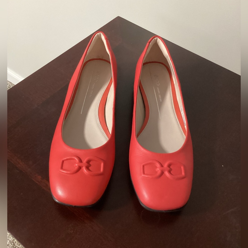 Ecco Shoe Women Size 7 - 7.5 Red Squared Toe Leather Flats Casual Comfort